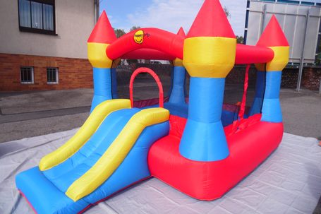 Hüpfburg Schloß klein